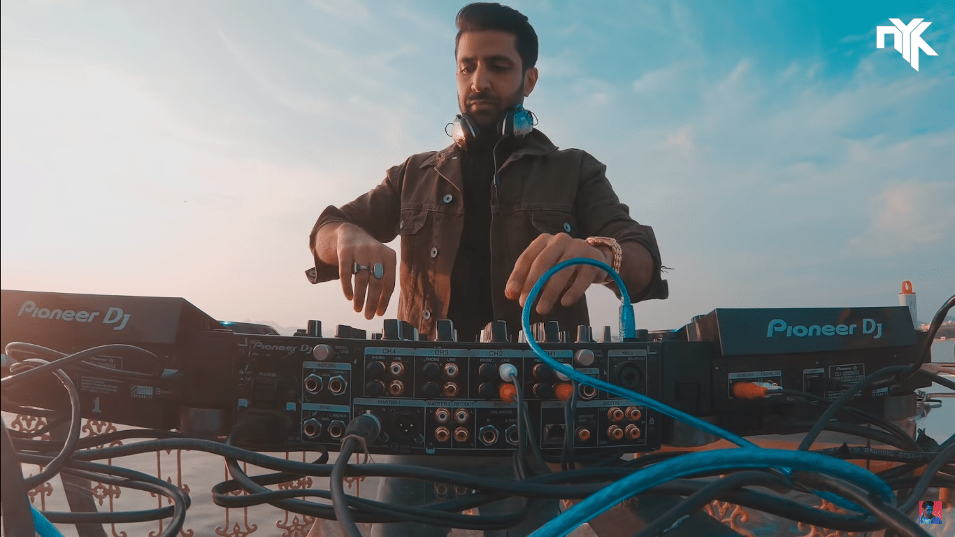 dj nyk perform live at udaipur during sunset