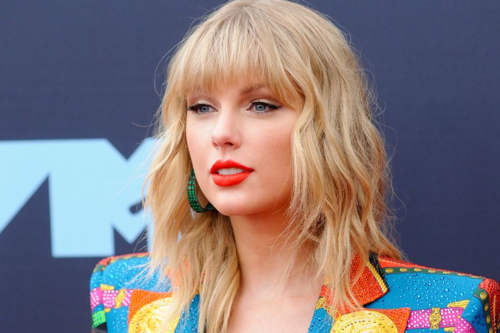 taylor-swift-wins-best-solo-act-in-the-world-at-the-nme-awards-2020