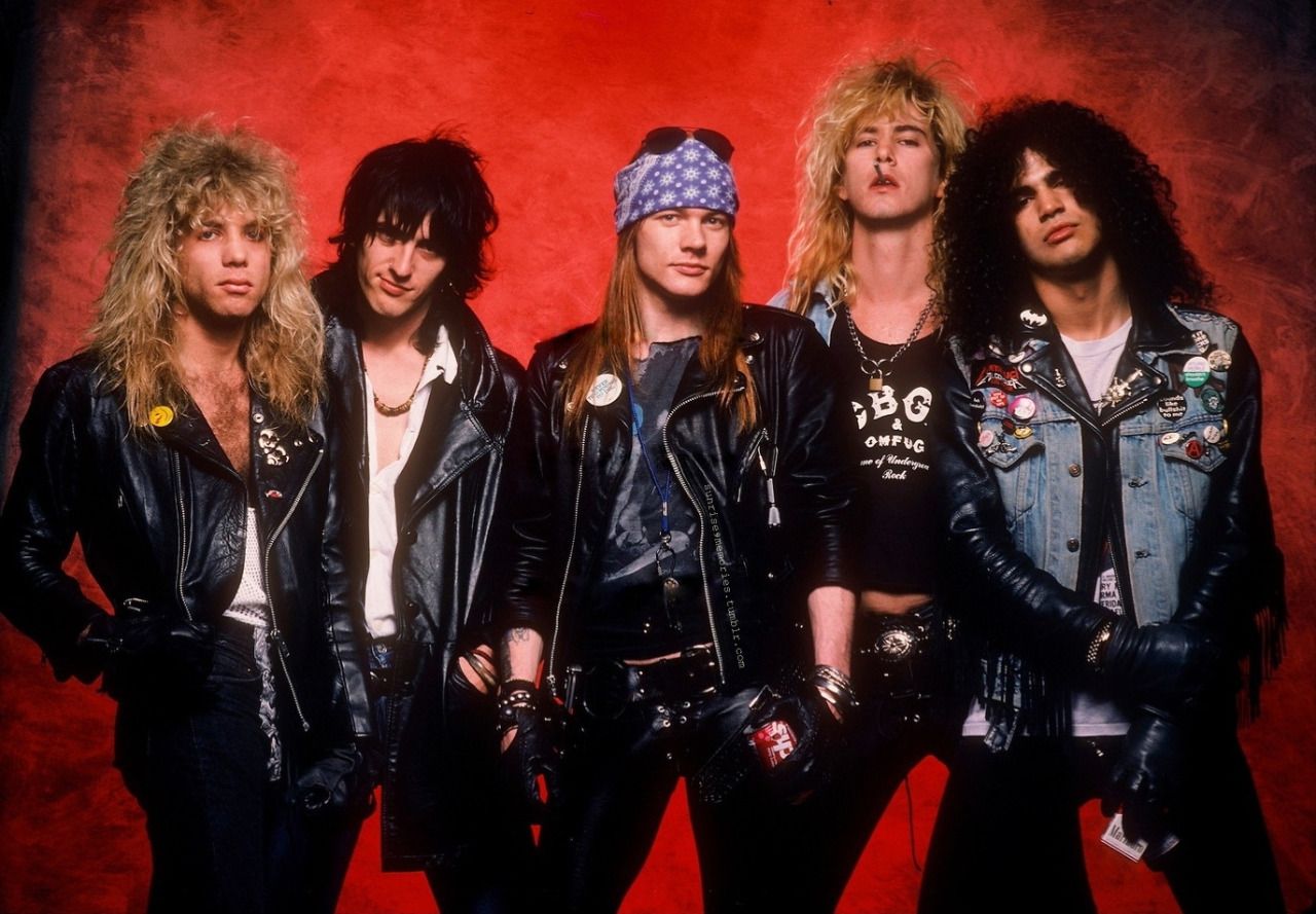 Guns n. Группа Guns n' Roses 1988. Guns n Roses 1986. Guns n Roses молодые. Guns n Roses 90s.