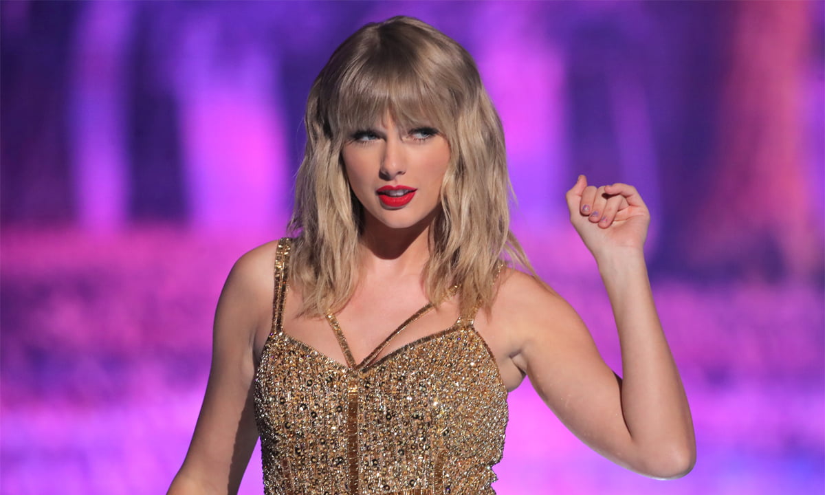 Taylor Swift Officially Drops Fearless Taylor S Version Siachen Studios