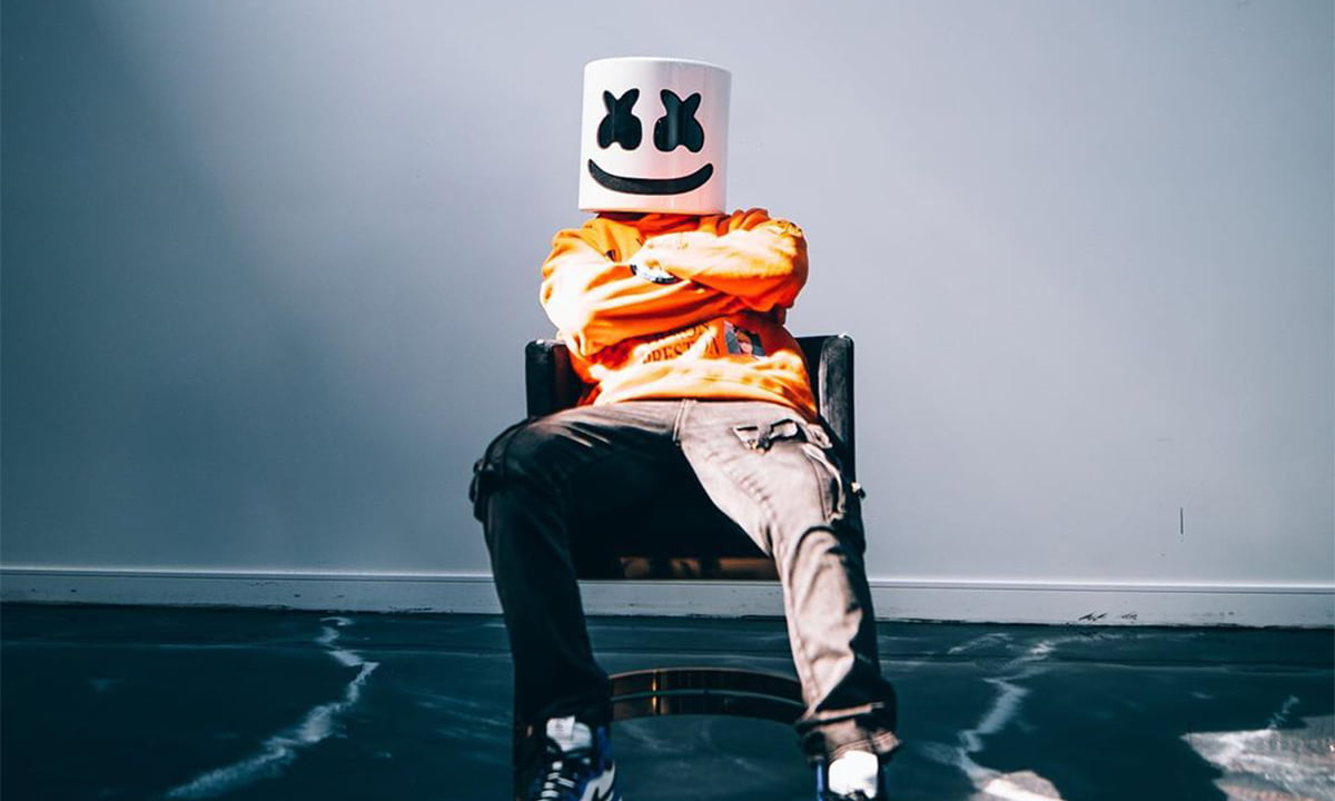 Marshmello erscheint, um zu bestätigen, was er gerade ansieht