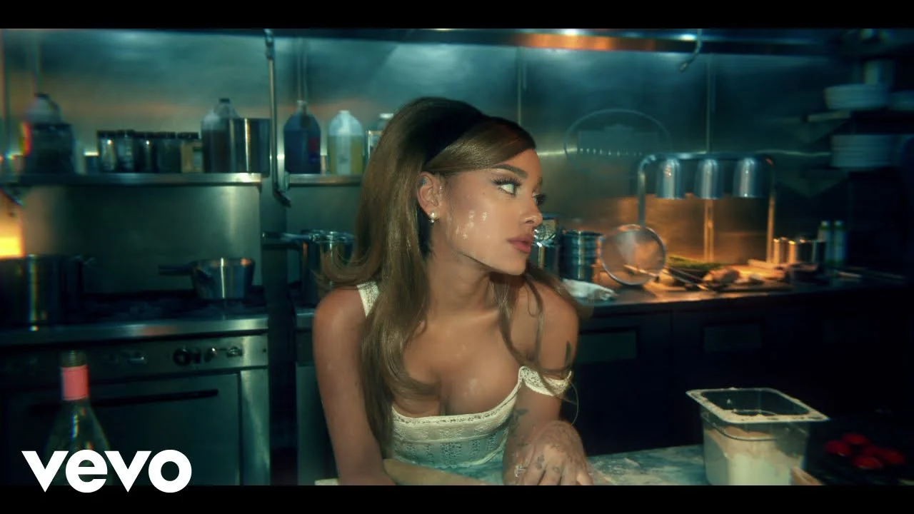 Ariana Grande Ethan Slater