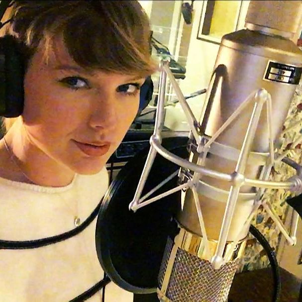 taylor swift without makeup