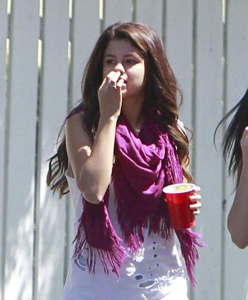 selena gomez without makeup photo shoot