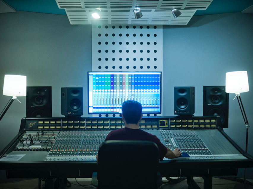 8 Best Budget DJ Console In 2021 Siachen Studios