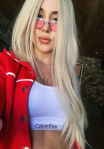 ava max no makeup