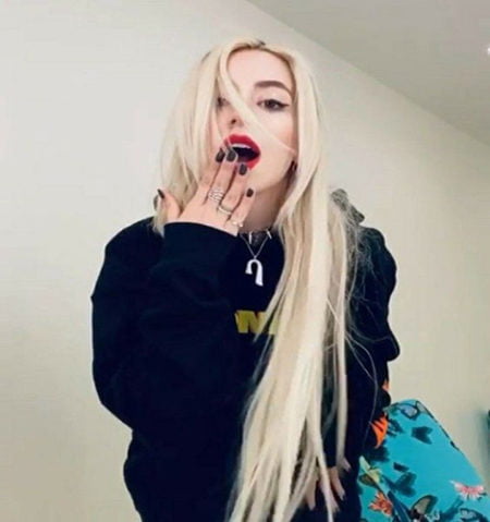 Ava max фото без макияжа