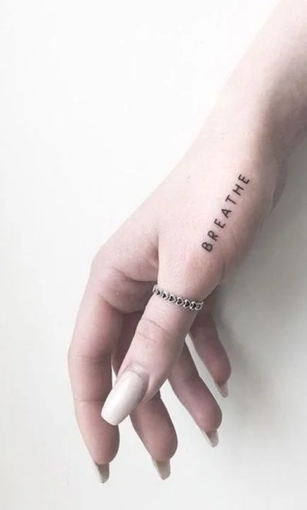15 Small Meaningful Tattoos That You'll Want - Society19