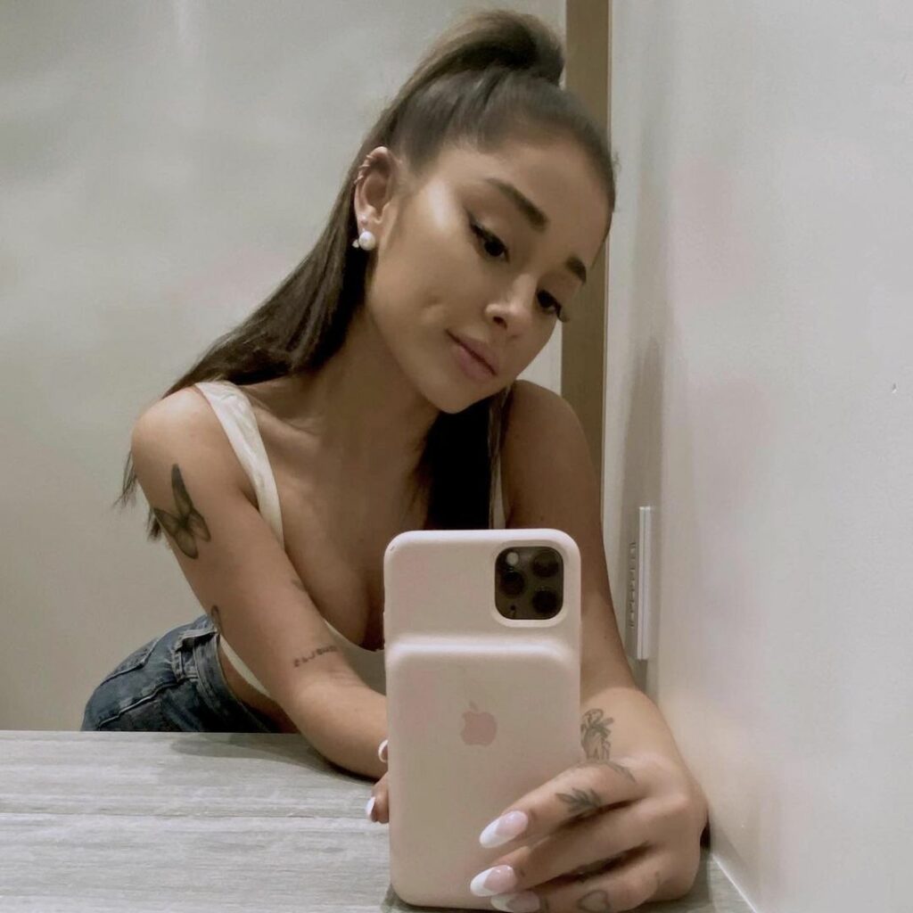 12 Ariana Grande Without Makeup Photos Will Surprise You 2049