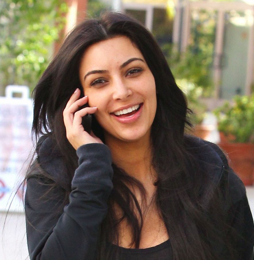 Kim On Phone With No Makeup