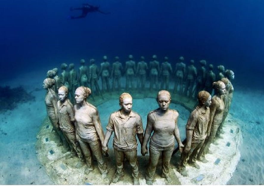 Underwater statues: Molinere Underwater Sculpture Park