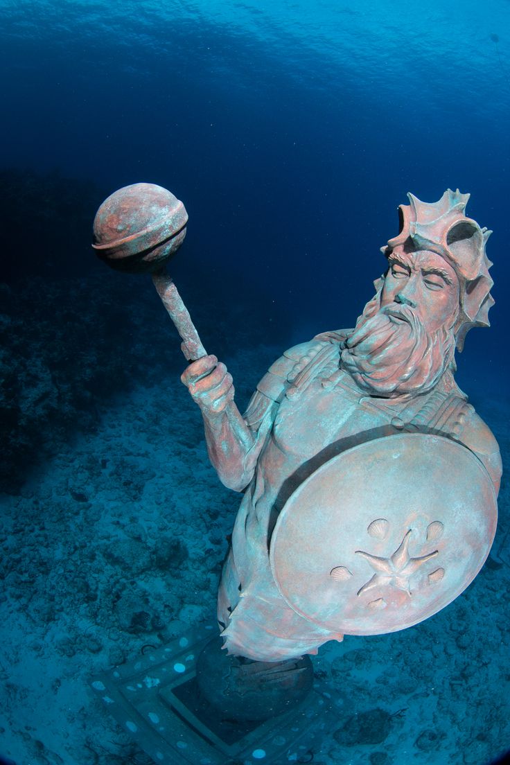 10 Scary Mesmerizing Underwater Statues That Will Surprised You