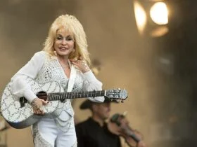 How old is Dolly Parton