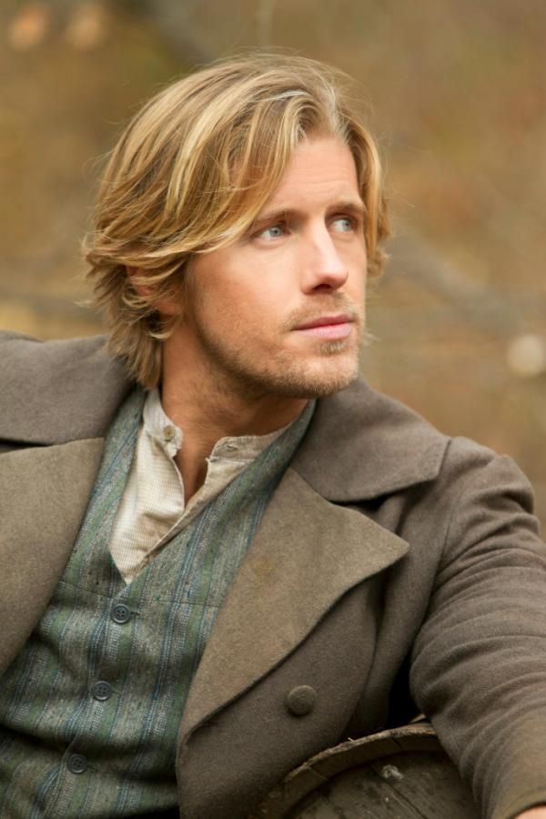 Blonde actors: Matt Barr