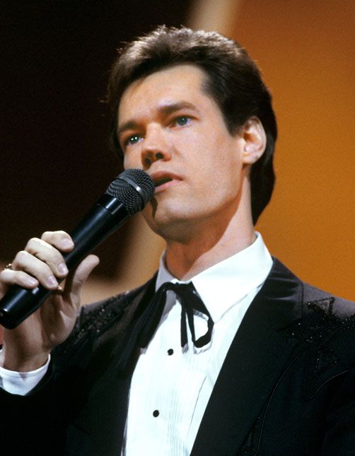 Deep voice country singer: Randy Travis