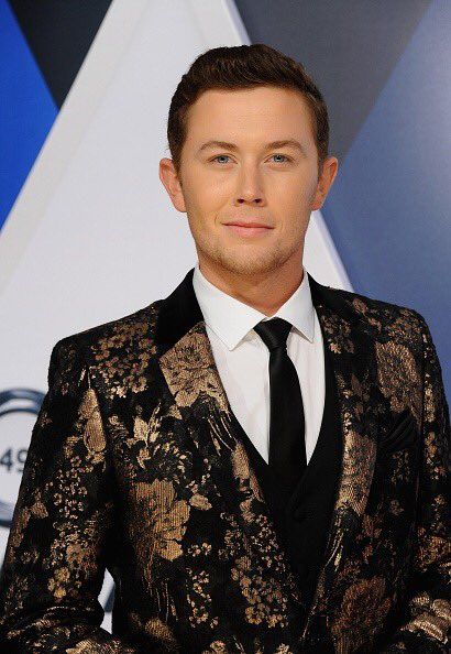 Deep voice country singer: Scotty McCreery