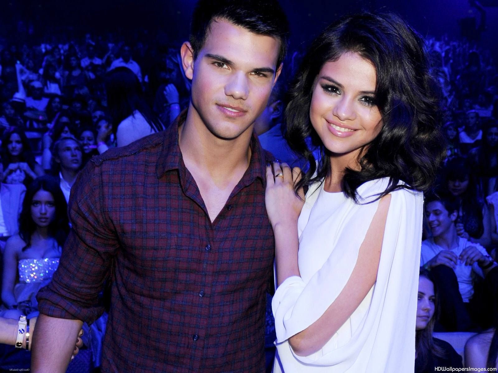 Who Is Selena Gomez Dating? Selena&rsquo;s Dating History