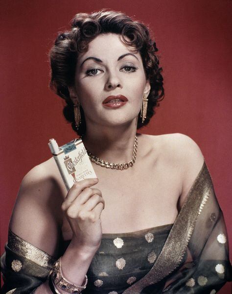 50s pin-up models: Yvonne De Carlo